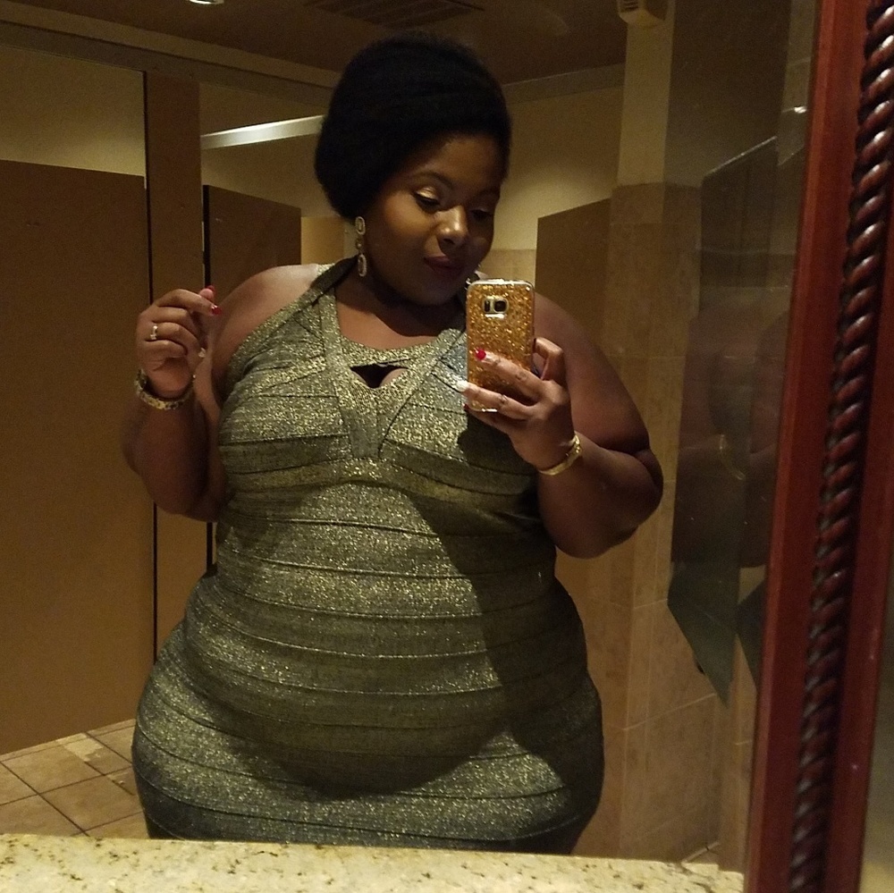 Black & Gold Bodycon - Picture 3 of 3